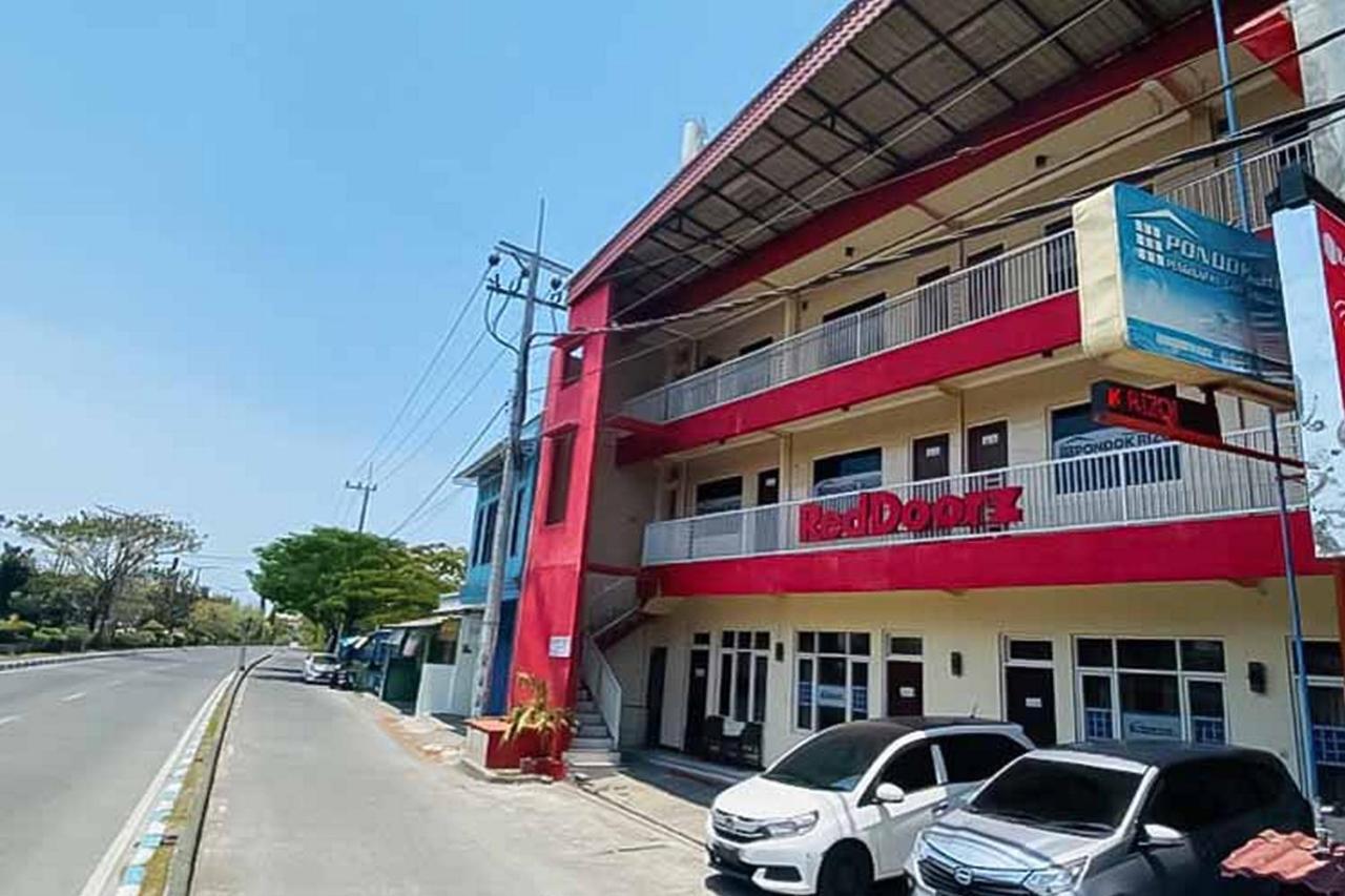 Penginapan Pondok Rizqi Syariah Brebek Exterior photo