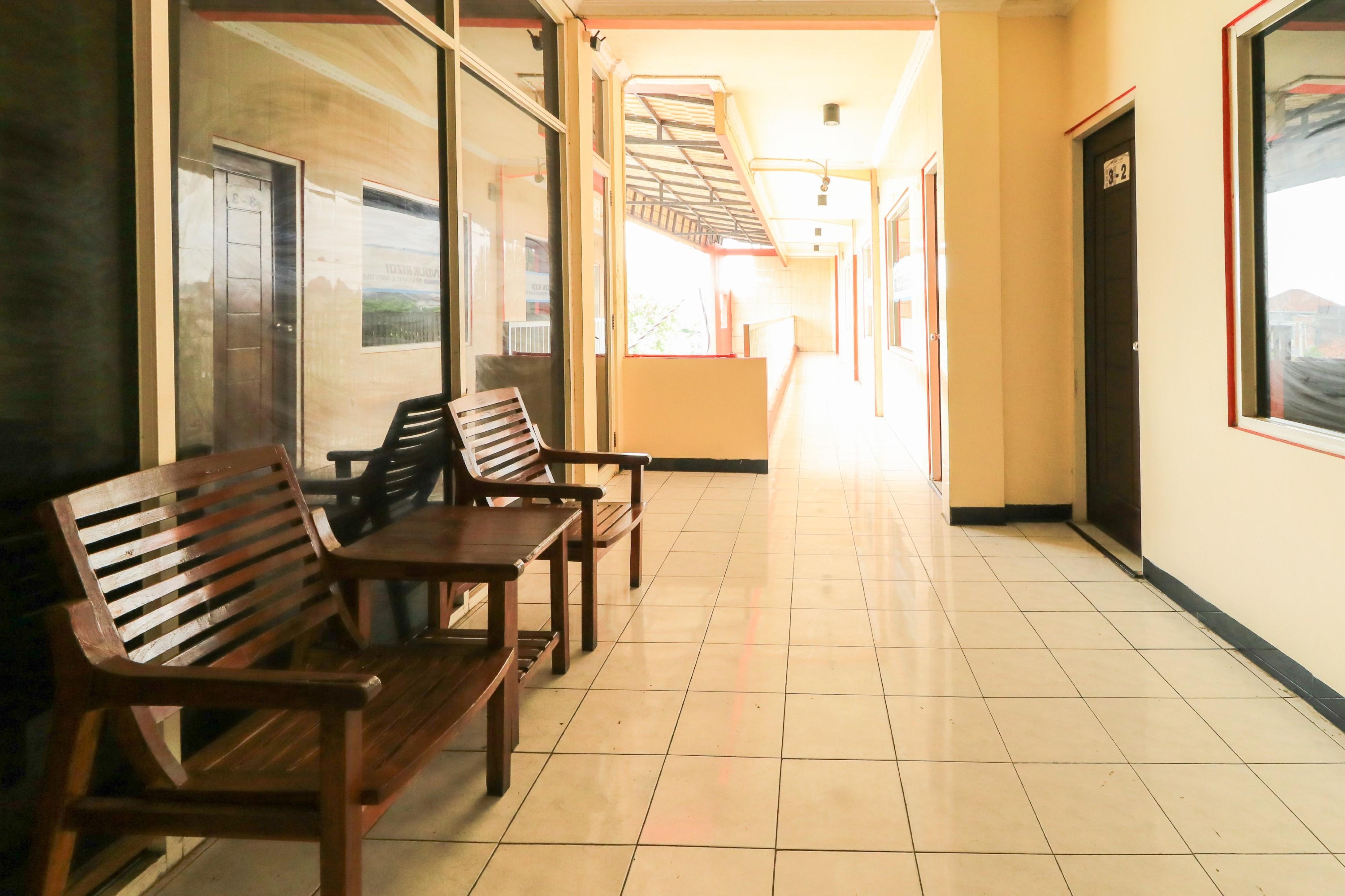 Penginapan Pondok Rizqi Syariah Brebek Exterior photo