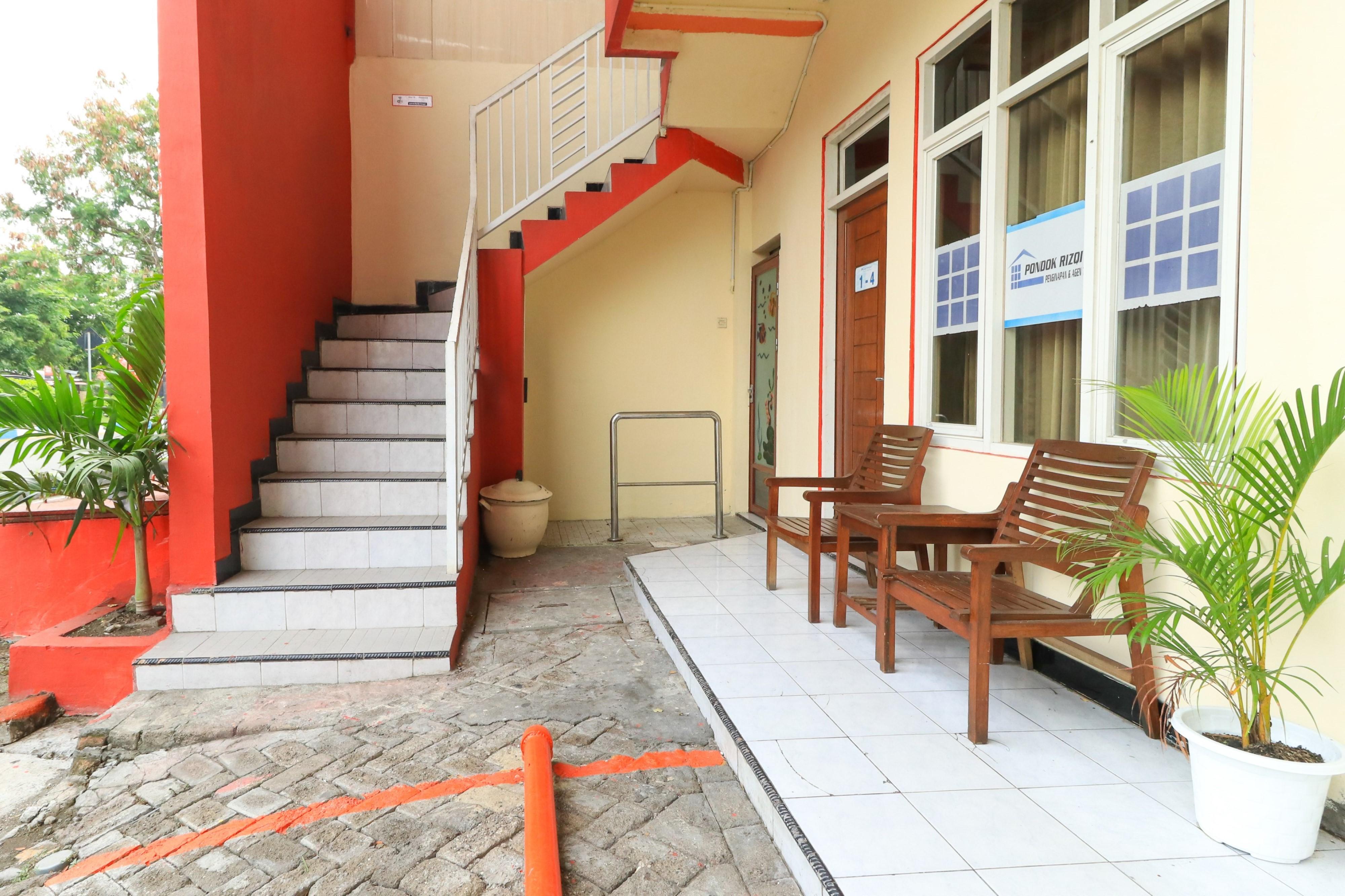 Penginapan Pondok Rizqi Syariah Brebek Exterior photo