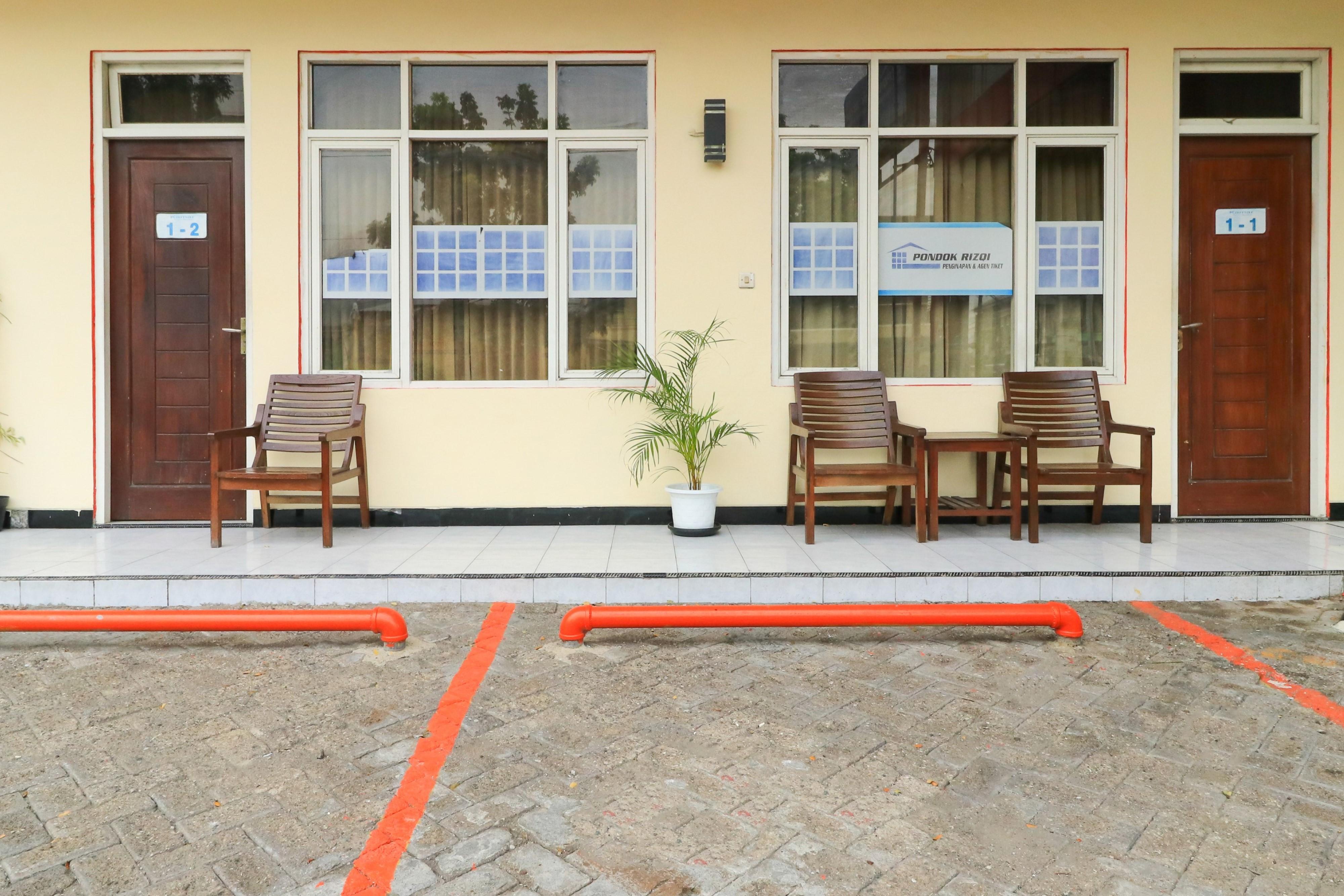Penginapan Pondok Rizqi Syariah Brebek Exterior photo